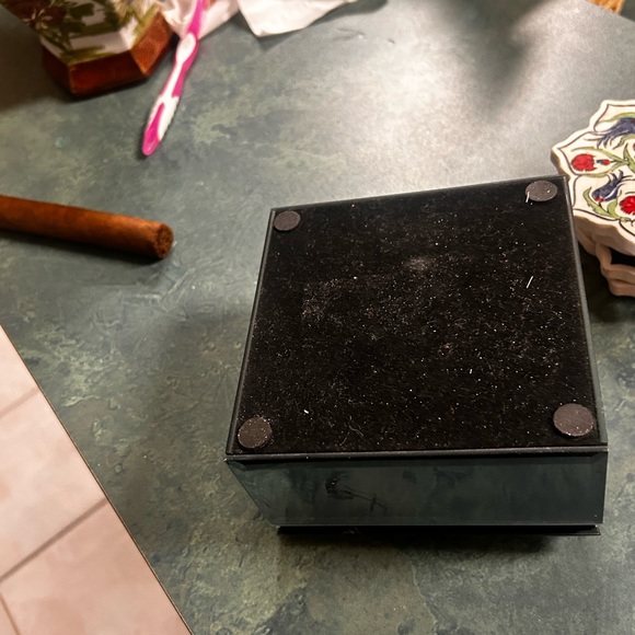 Neiman Marcus Snowflake Mirror Jewelry Box - Picture 2 of 4